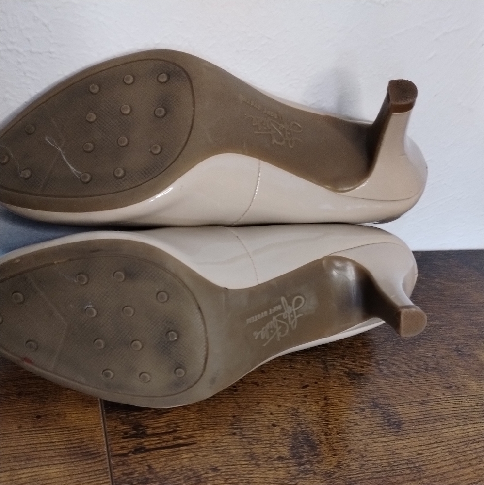 Shoes - Picture 3 of 4